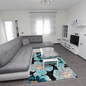 https://apartment-mondelaco.in-istria.net
